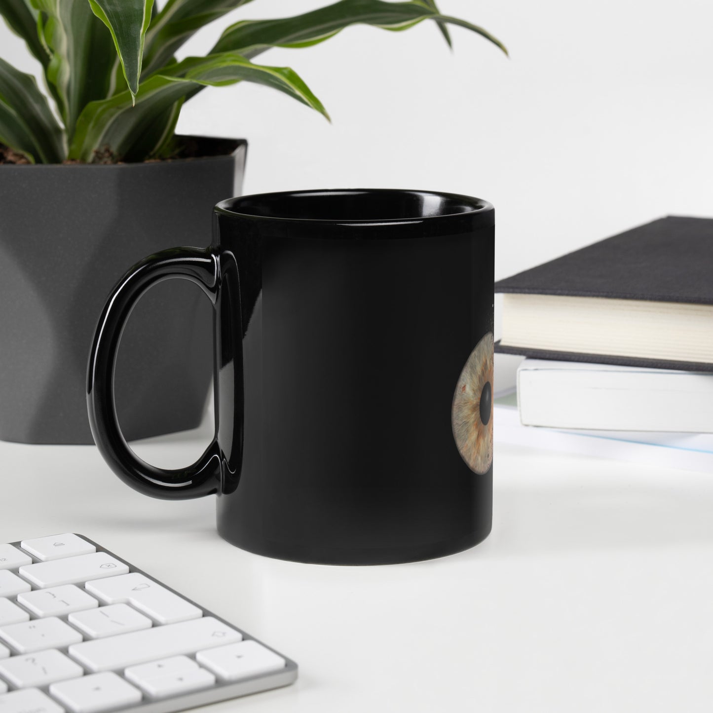 Tasse mit Iris-Motiv - Schwarz